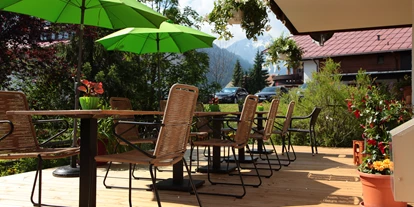 Pensionen - Parkplatz: kostenlos bei der Pension - St. Anton am Arlberg - Sonnenterrasse - Frühstück im Garten - Landhaus Bromm