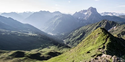 Pensionen - Parkplatz: kostenlos bei der Pension - St. Anton am Arlberg - Kleinwalesertaler Alpenwelt - Landhaus Bromm