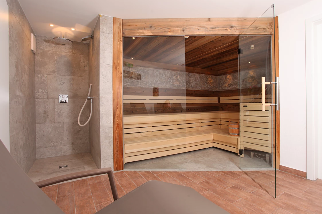 Frühstückspension: BIO Felsensauna mit modernem Duschbereich - Landhaus Bromm