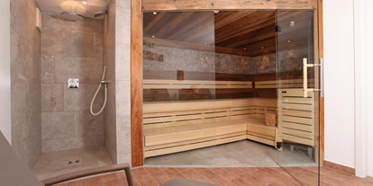 Pensionen - Parkplatz: kostenlos bei der Pension - St. Anton am Arlberg - BIO Felsensauna mit modernem Duschbereich - Landhaus Bromm