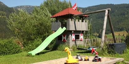 Pensionen - Parkplatz: kostenlos bei der Pension - St. Anton am Arlberg - Für die Kleinsten steht ein schöner Spielturm mit Sandkasten und Spielsachen bereit. - Landhaus Bromm