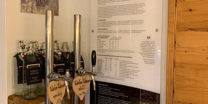 Pensionen - Parkplatz: kostenlos bei der Pension - St. Anton am Arlberg - FREIE WALSER WASSER STATION - für den bewussten Verzicht von Plastik haben wir einen nachhaltigen Service für unsere Gäste geschaffen. Der Umwelt zuliebe! - Landhaus Bromm