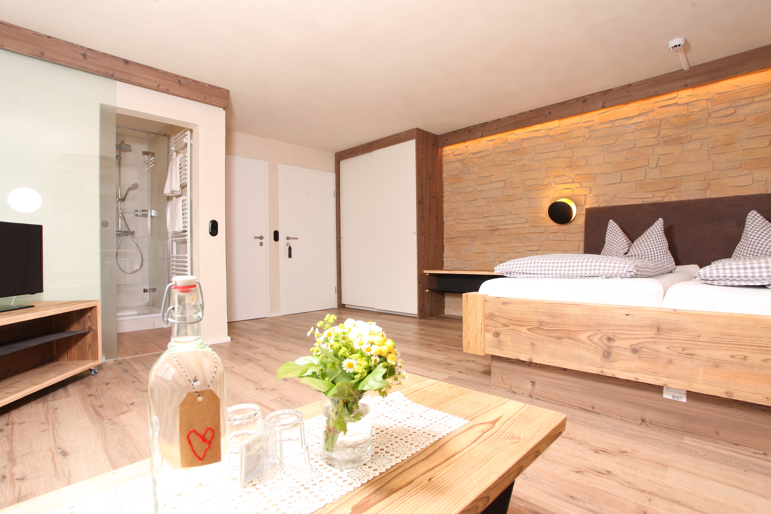 Landhaus Bromm Zimmerkategorien DZ Deluxe Ifenblick