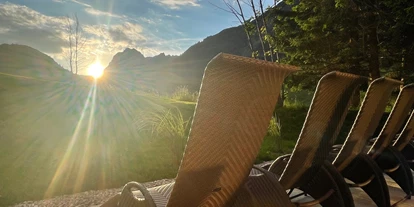 Pensionen - Parkplatz: kostenlos bei der Pension - St. Anton am Arlberg - Außenliegebereich Pool - Alpin - Studios & Suites