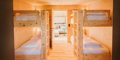 Pensionen - Parkplatz: kostenlos bei der Pension - St. Anton am Arlberg - Stockbettzimmer, Panoramasuite "Sunny Alpin" - Alpin - Studios & Suites