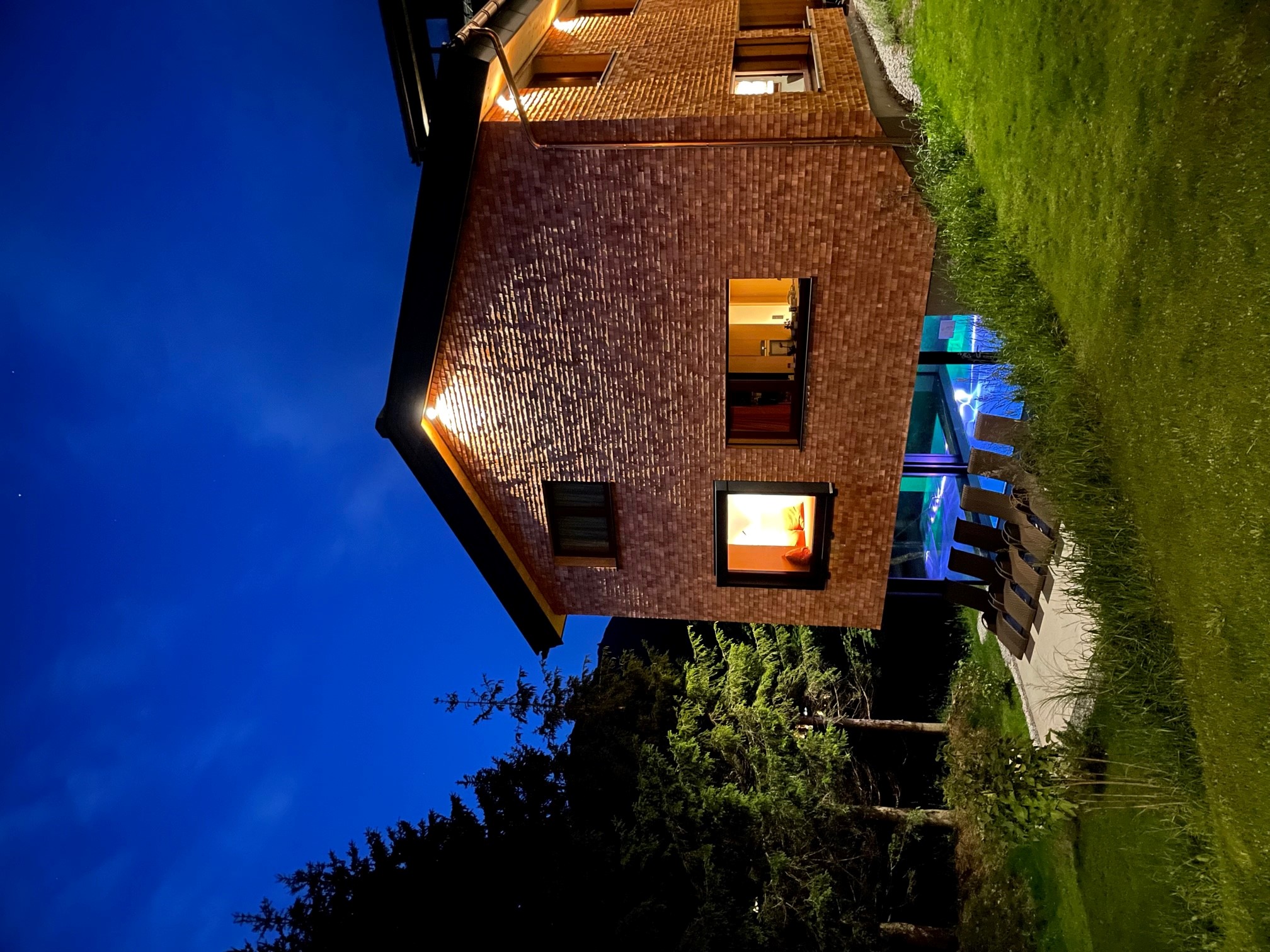 Frühstückspension: Außenliegebereich mit Pool - Alpin - Studios & Suites