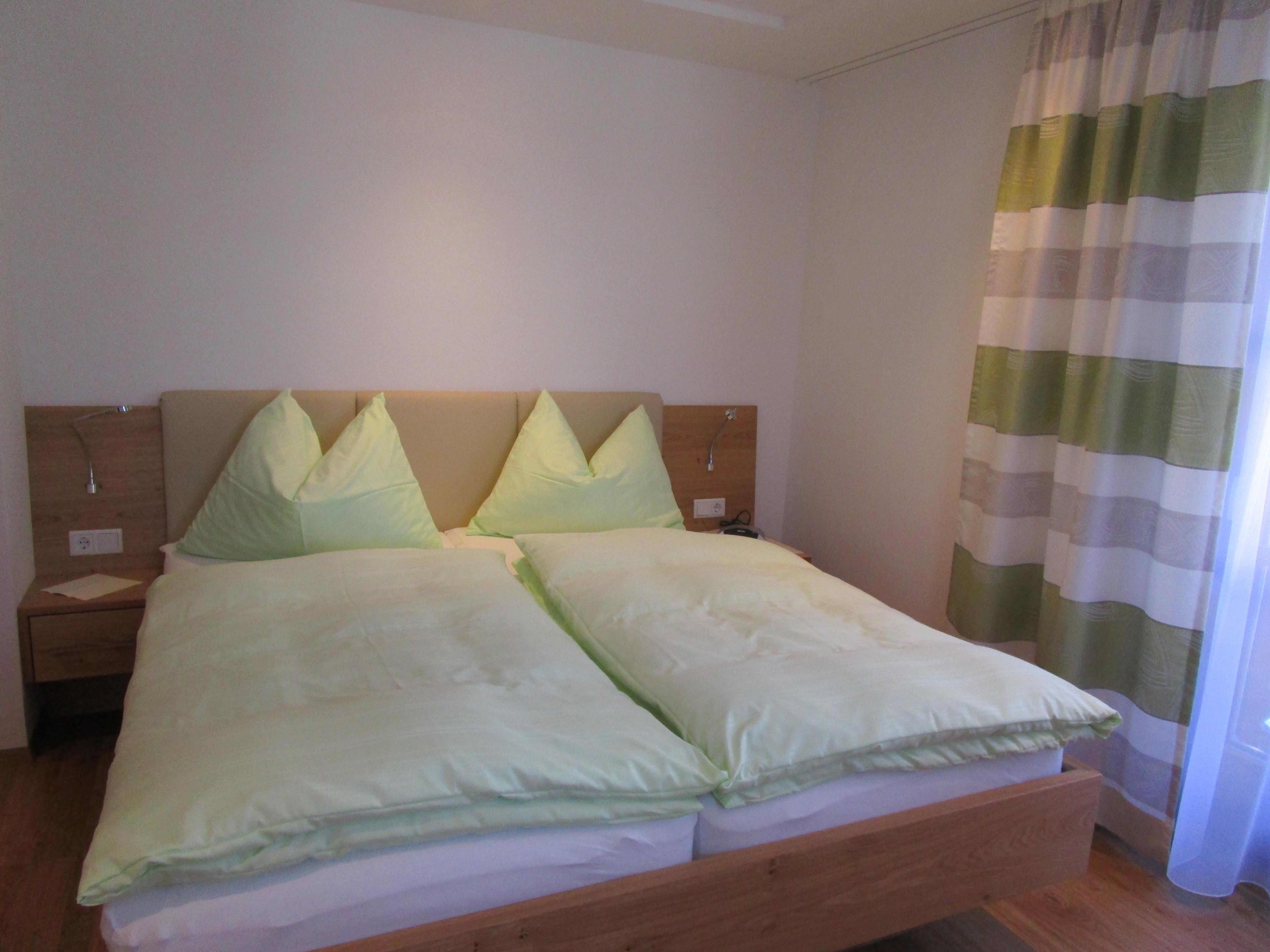 Frühstückspension: Schlafzimmer Apartment - Frühstückspension Sunnhäusl Fam, Harlander-Stoffel