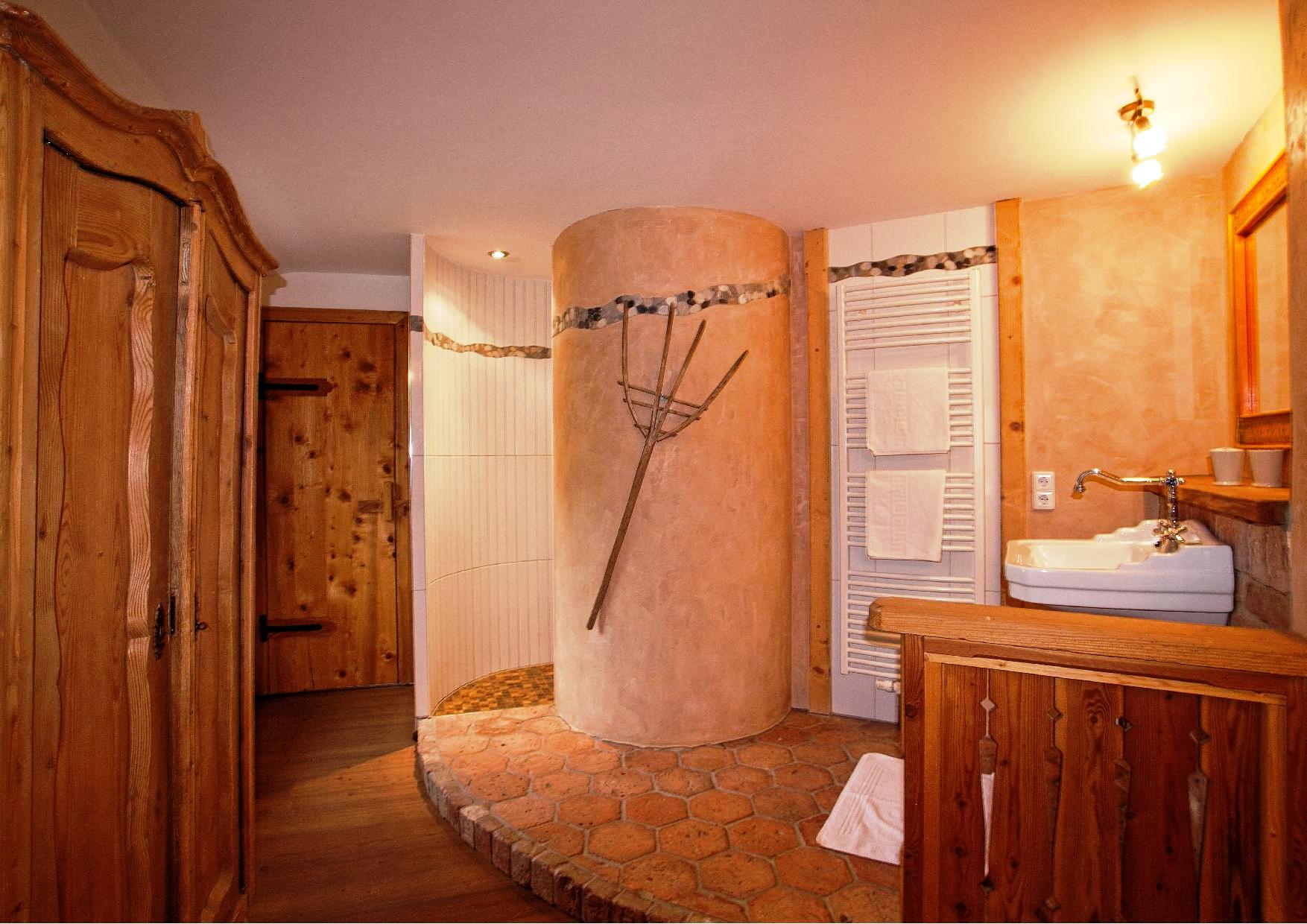 Frühstückspension: Schneckendusche im DZ - Ortnerhof Ennstal