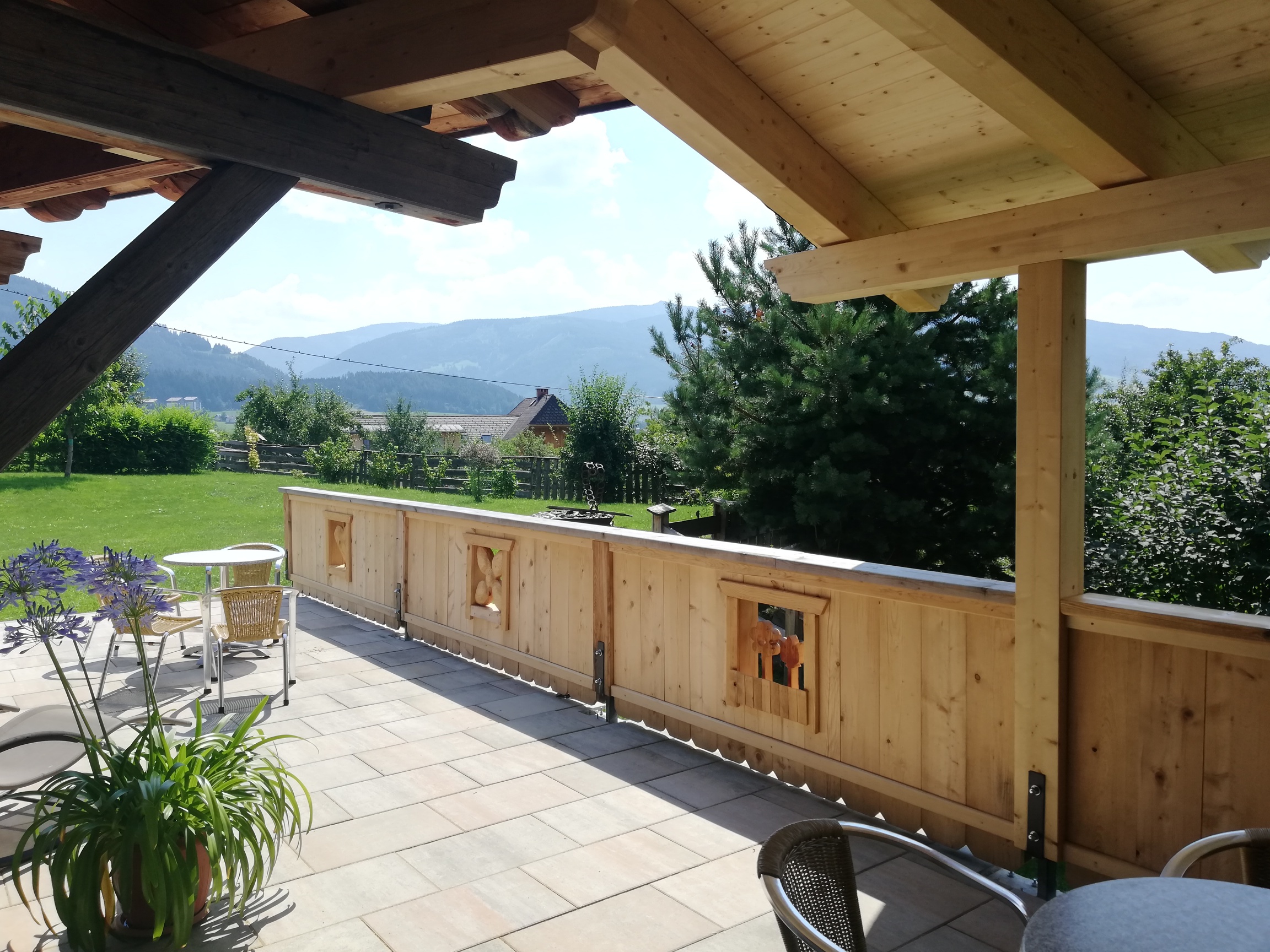 Frühstückspension: Überdachte Terrasse - Ortnerhof Ennstal