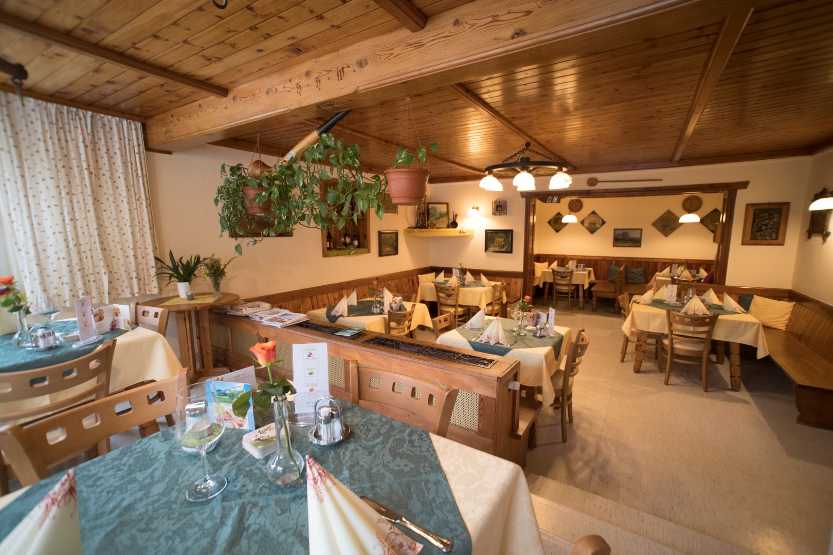 Pensionen - Parkplatz: kostenlos bei der Pension - Ausseerland - Salzkammergut - Unser Restaurant - Gasthof Staudnwirt