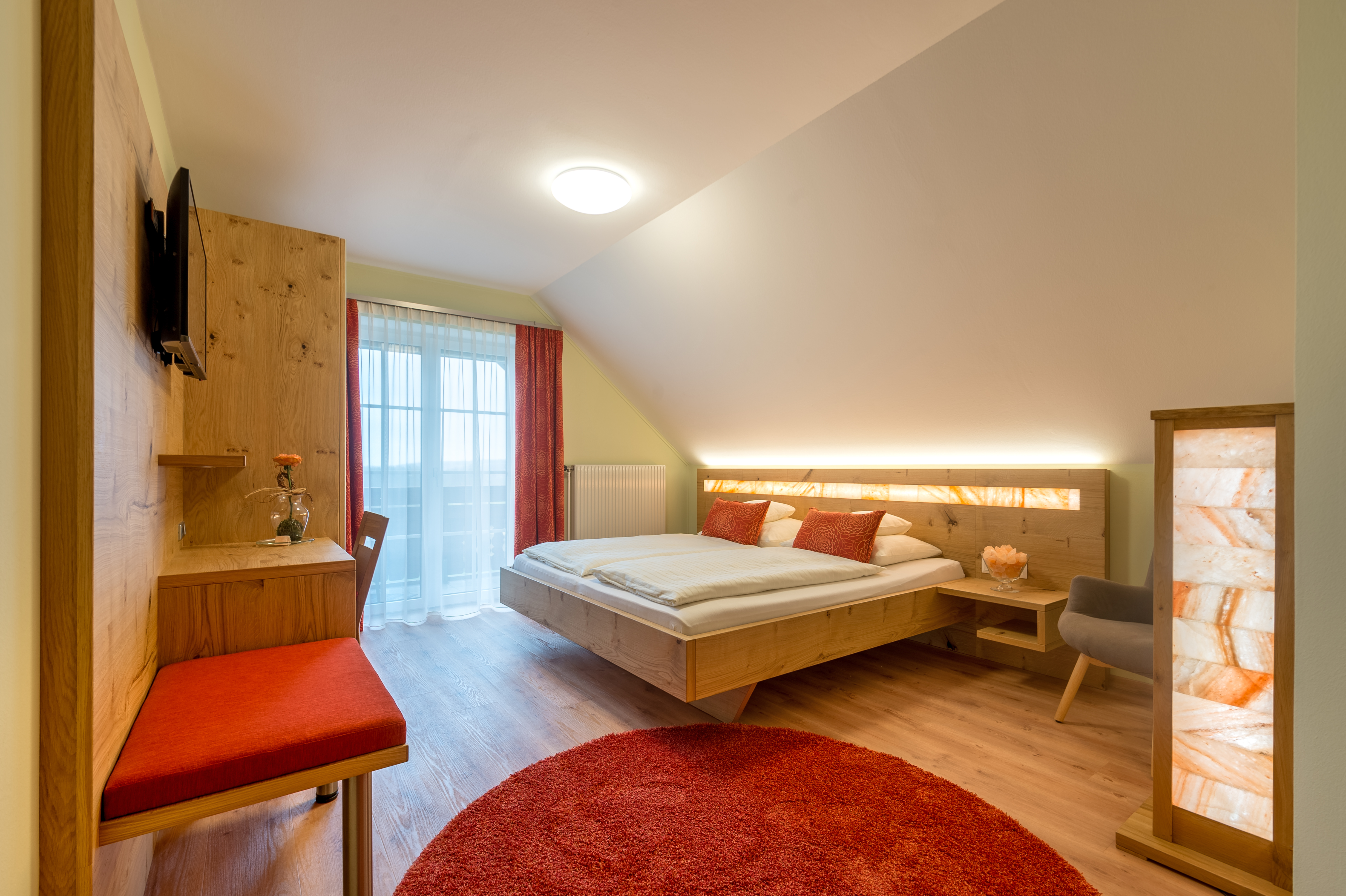 Frühstückspension: Im Salzzimmer sorgen eingearbeitete Salzsteine für ein wohliges Raumklima. - Pension Glatz-Haus Siegesbrunn