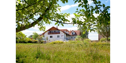 Pensionen - Restaurant - Hausansicht vom Nachbarsgrundstück - Thermenpension Gigler