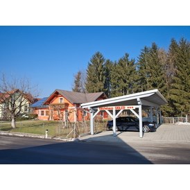 Frühstückspension: Carport für unsere Gäste, im Winter kein Eis kratzen im Sommer geschützt vor Unwetter - Gästehaus Gigler