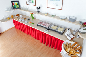Frühstückspension: Frühstücksbuffet im 30m entfernten Thermenpension Gigler
regionale und hausgemachte Köstlichkeiten - Gästehaus Gigler
