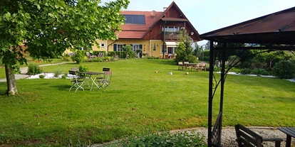 Pensionen - Parkplatz: kostenlos bei der Pension - Großklein - Park - Fremdenzimmer und Restaurant Herberts Stubn