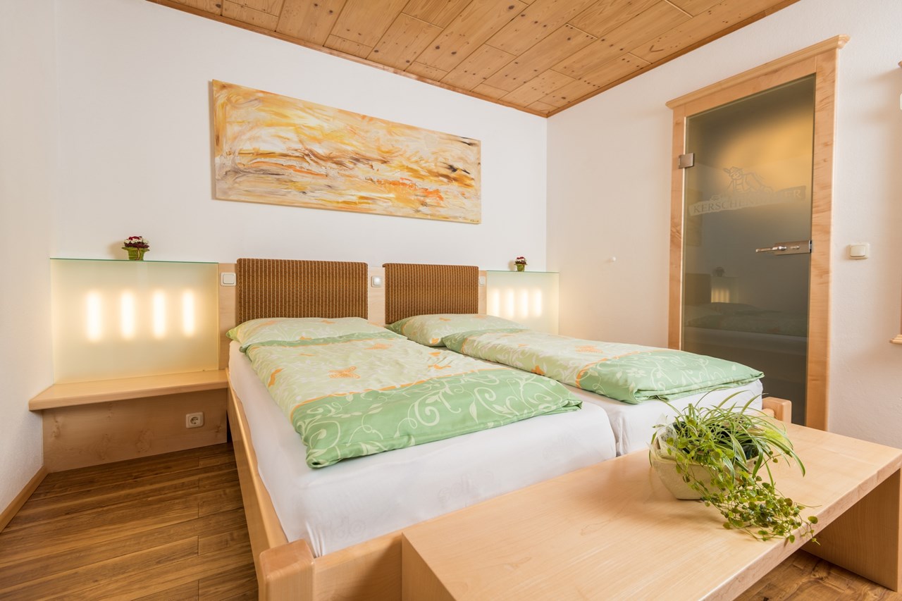 Urlaub am Bauernhof Hönigshof Familie Kerschenbauer  Zimmerkategorien Ferienwohnung Feuerholz