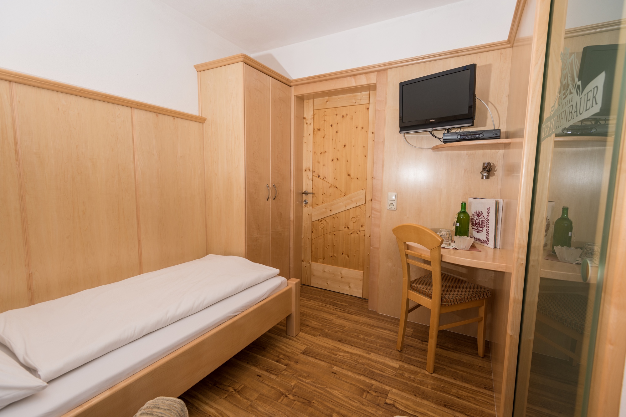 Urlaub am Bauernhof Hönigshof Familie Kerschenbauer  Zimmerkategorien Einzelzimmer Samenkorn