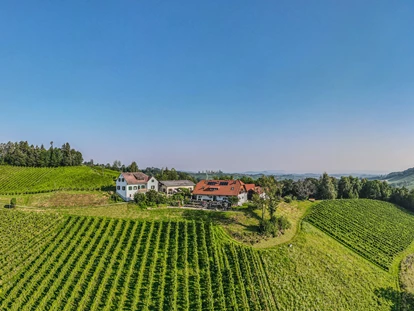 Pensionen - Parkplatz: kostenlos bei der Pension - Großklein - Unser Hof in herrliche Alleinlage! - Gästezimmer & Buschenschank am Weingut Hack-Gebell