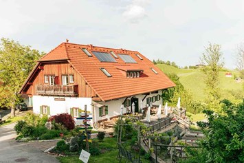 Frühstückspension: Winzerhaus mit Buschenschank - Gästezimmer & Buschenschank am Weingut Hack-Gebell