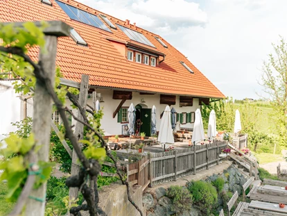 Pensionen - Parkplatz: kostenlos bei der Pension - Großklein - Buschenschank Terrasse  - Gästezimmer & Buschenschank am Weingut Hack-Gebell