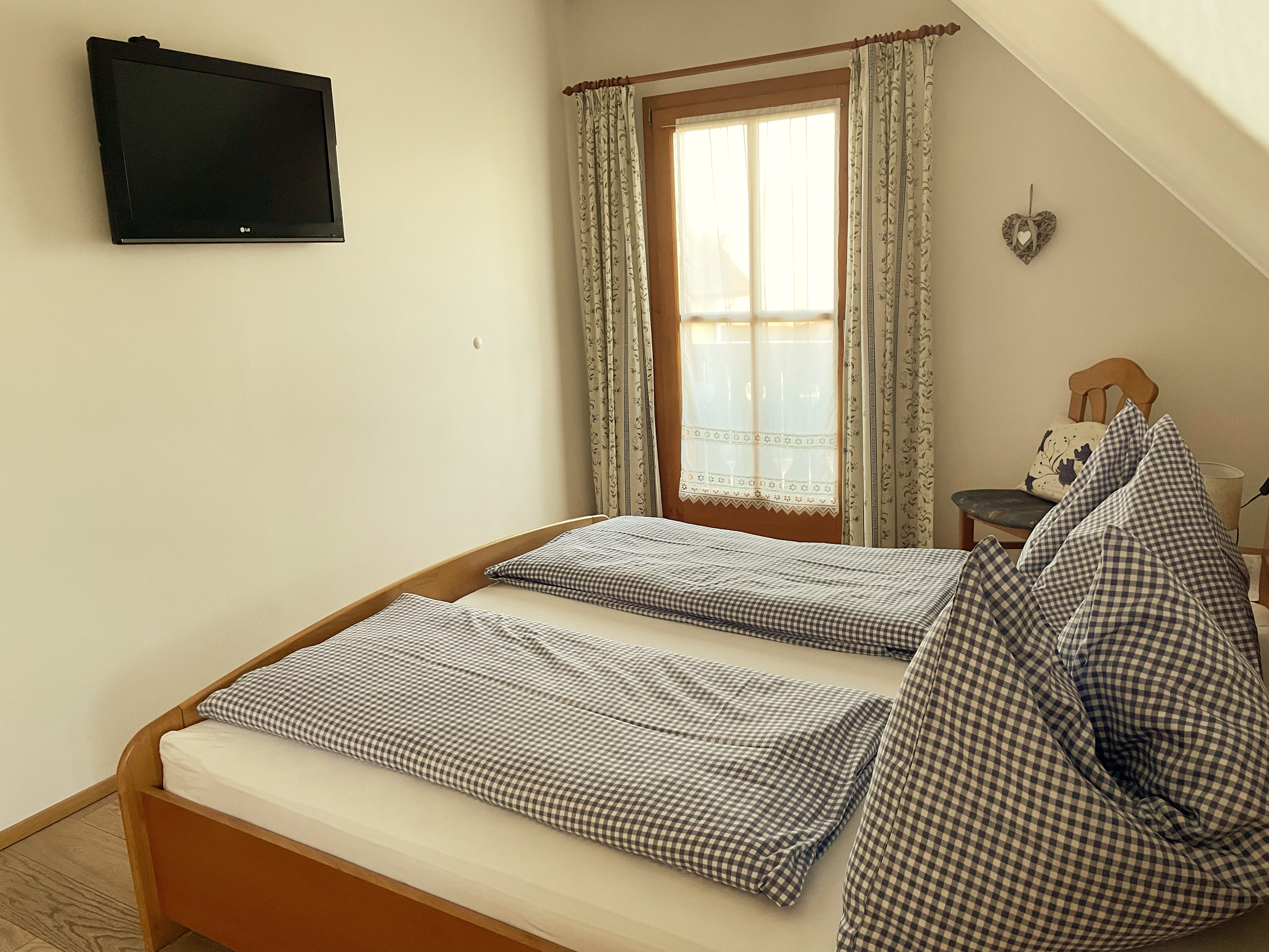 Frühstückspension: Doppelzimmer mit Balkon - Weingut & Buschenschank Pölzl