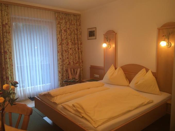 Frühstückspension: Gasthof-Pension Zur Gams