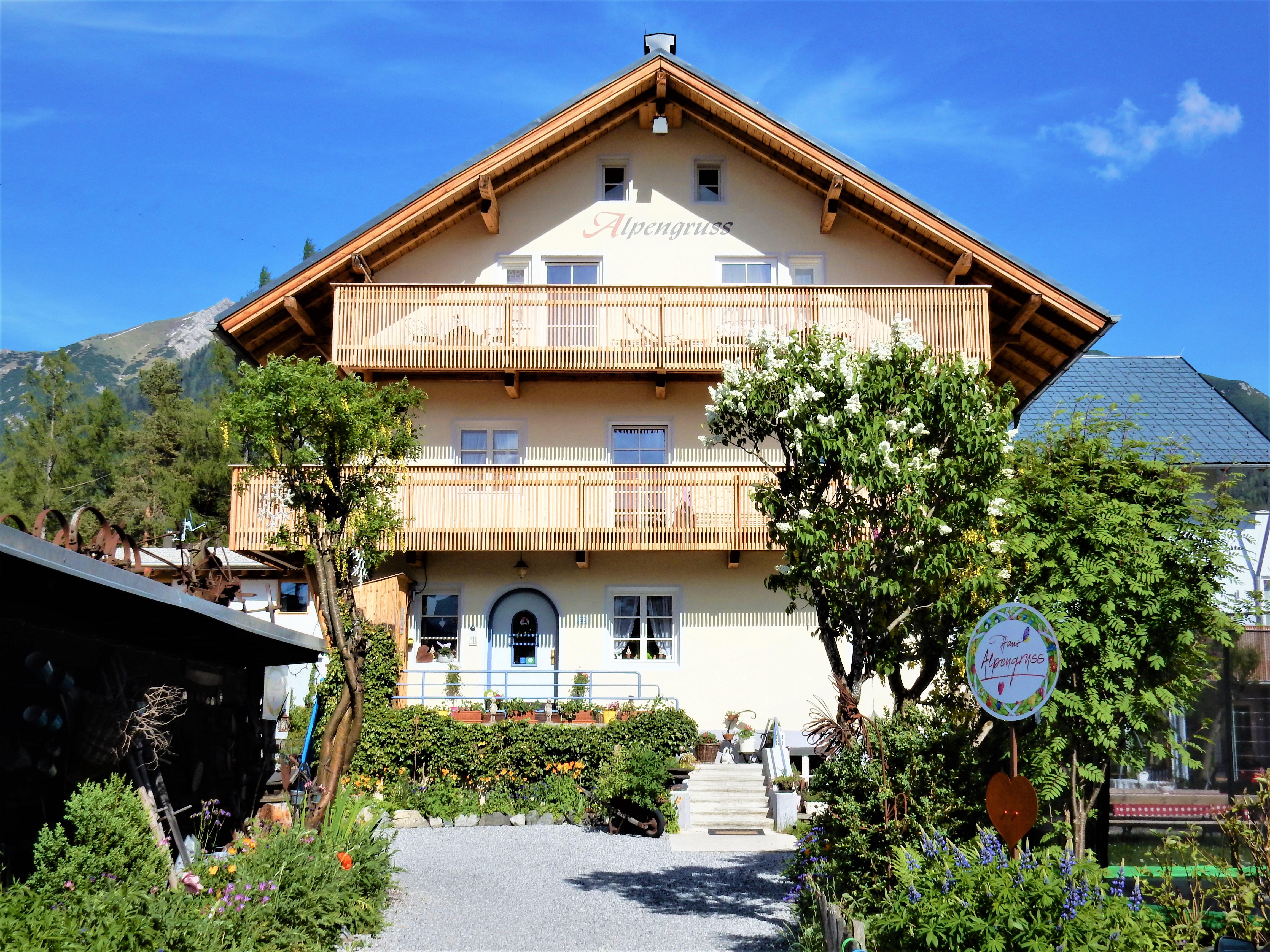 Frühstückspension: Haus Alpengruss in Seefeld inTirol im Sommer - Hannas ALPENGRUSS 