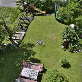 Frühstückspension: unser Garten - HAUS ALPENGRUSS 