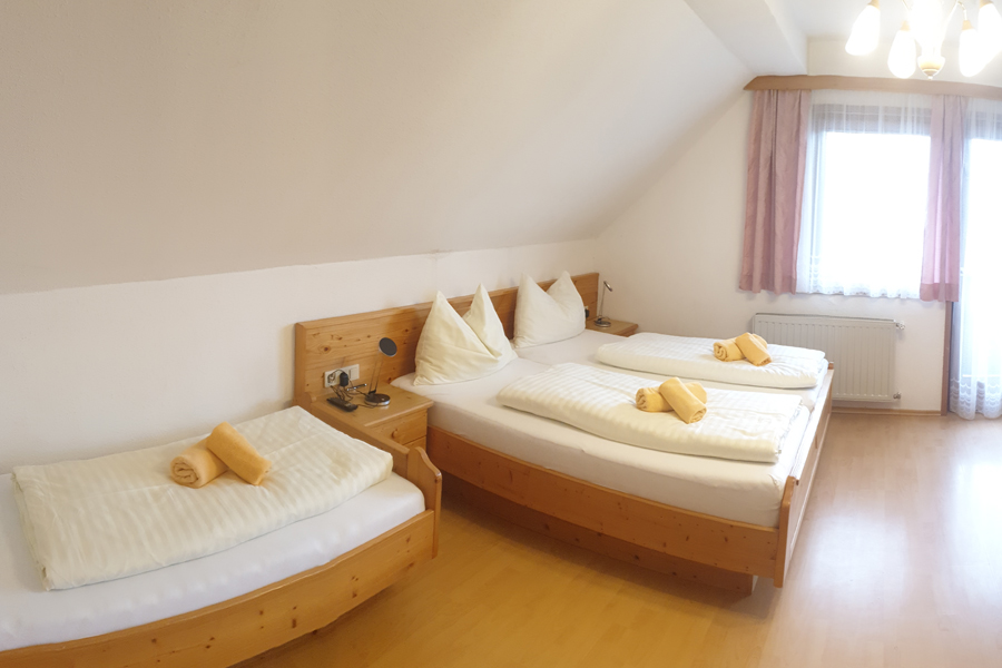 Hotel Pension Camping Pürcherhof Zimmerkategorien Dreibettzimmer