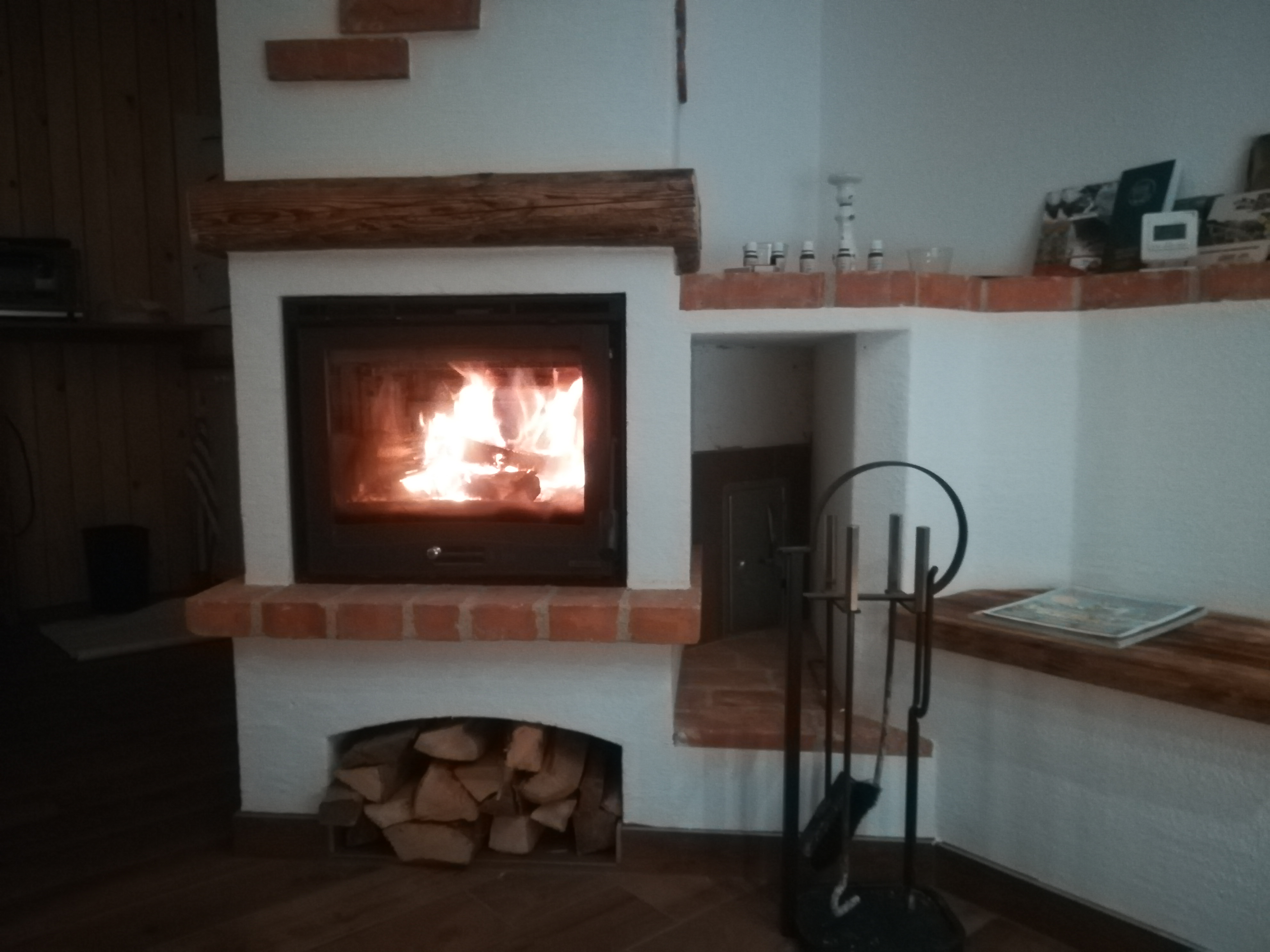 Pensionen - Arnfels - Der offene Kamin in der Junio-Suite - Pension Wolkenreich