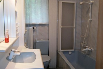 Frühstückspension: Badezimmer zum "Singlezimmer"
gegenüber vom Zimmer - Frühstückspension Hermine Fraiß