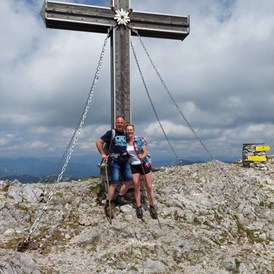 Frühstückspension: Grüße vom Gipfelkreuz Hohe Veitsch - Frühstückspension Hermine Fraiß