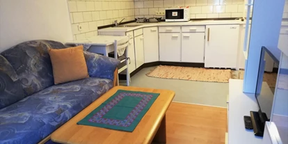 Pensionen - WLAN - Kapfenberg - Wohnzimmer im Apartment "Panorama" - Frühstückspension Hermine Fraiß