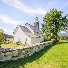 Frühstückspension: Die Karchauer-Kirche - Alpengasthof Moser