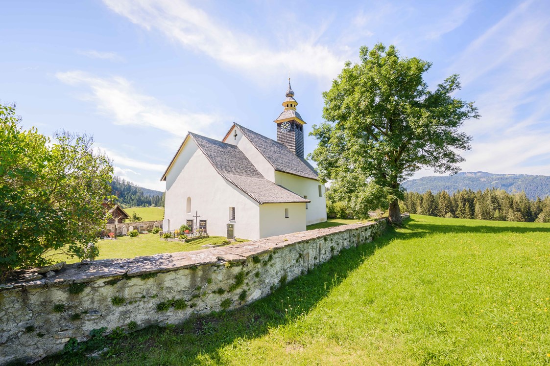 Frühstückspension: Die Karchauer-Kirche - Alpengasthof Moser