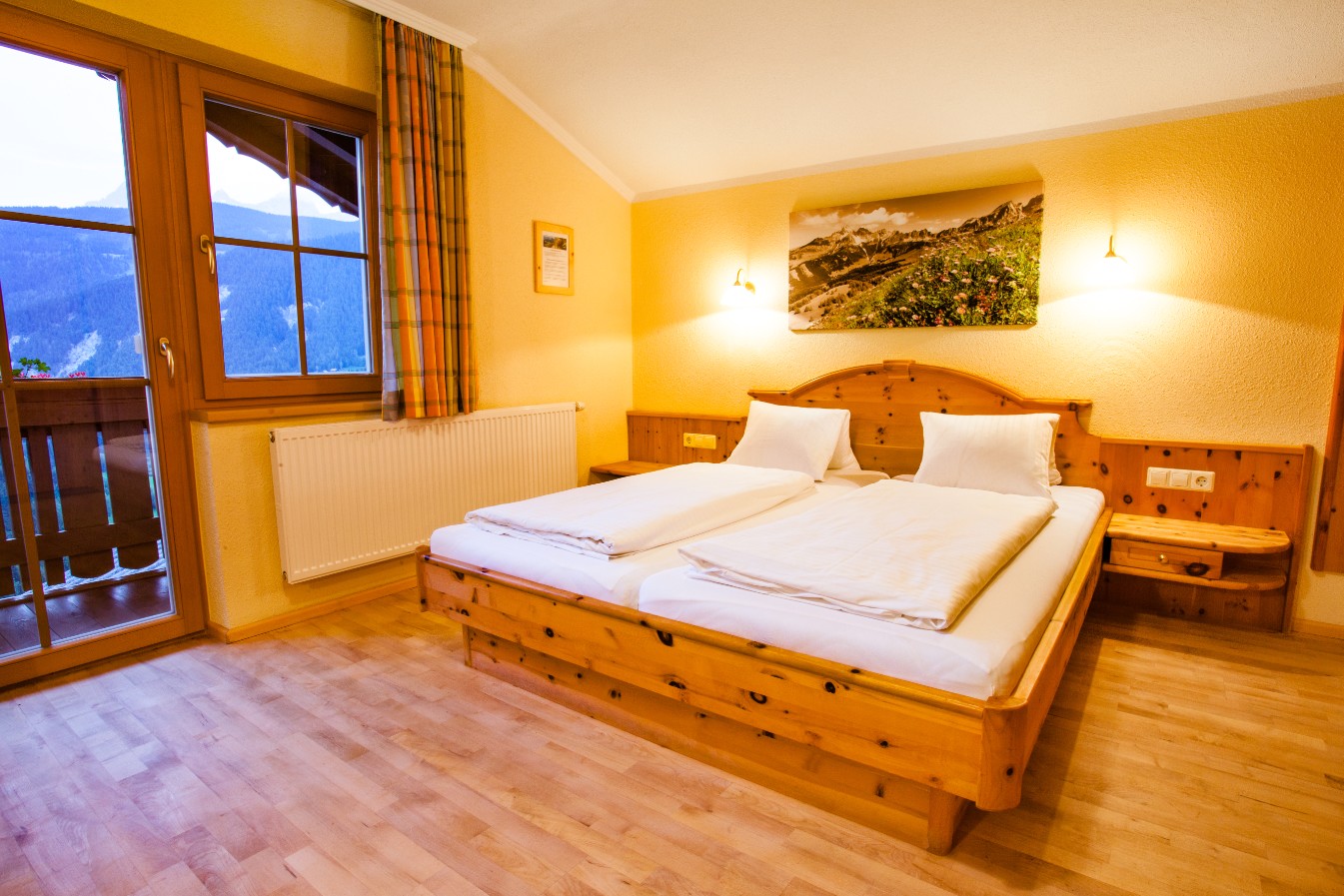 Hotel-Pension Bruckreiterhof Zimmerkategorien Zirbenholzzimmer