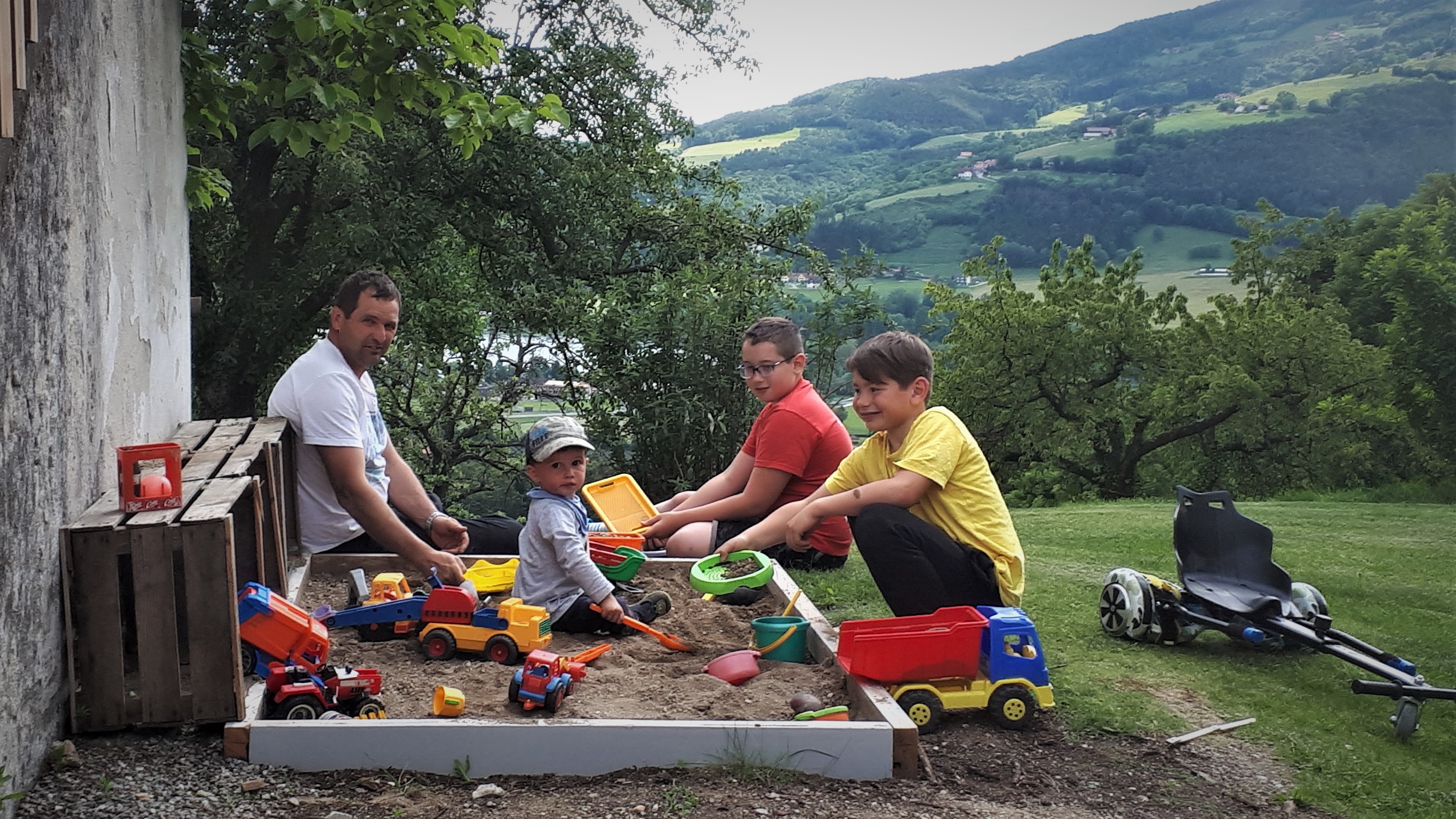 Pensionen - Parkplatz: kostenlos bei der Pension - Bad Waltersdorf - Von klein bis groß , in der Sandkiste. - Gästehaus Ungertoni