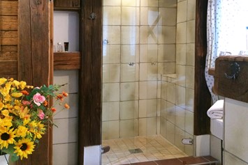 Frühstückspension: Dusche mit Fußbodenheizung - Jakobbauer
