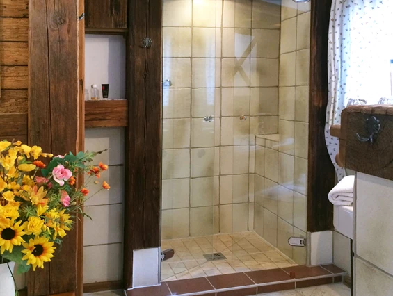 Frühstückspension: Dusche mit Fußbodenheizung - Jakobbauer