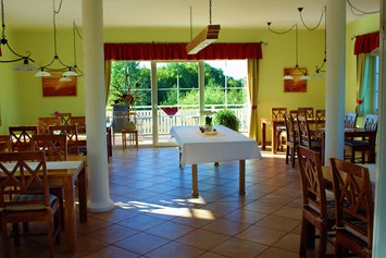 Frühstückspension: Unser Frühstücksraum mit der großen Südterasse kann jederzeit gerne als Aufenthaltsraum genutzt werden. - Pension Lammerhof