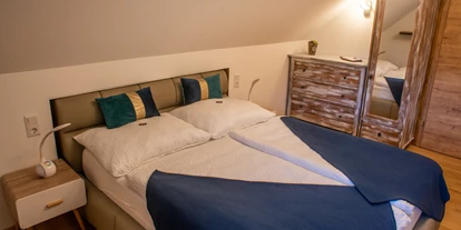 Pensionen - Turnau - Doppelbettzimmer mit Bad/WC, Bettwäsche und WC - Papier vorhanden, Handtücher, Flat TV, gratis WLAN, Kosmetikartikel   1 - max. 2 Personen - Burnout Wildalps