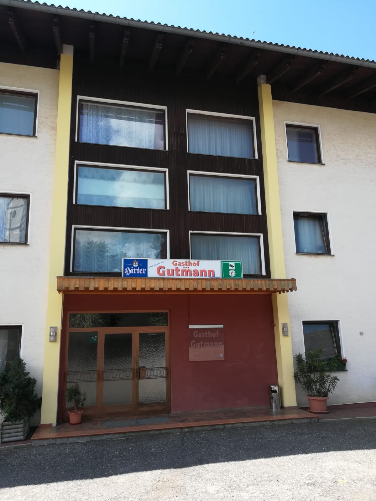 Frühstückspension: Eingang - Gasthof Gutmann 