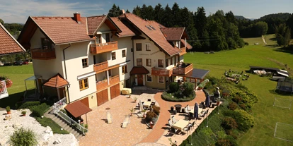 Pensionen - Parkplatz: kostenlos bei der Pension - Faakersee - Urlaub bei Freunden! - Gästehaus Karoline