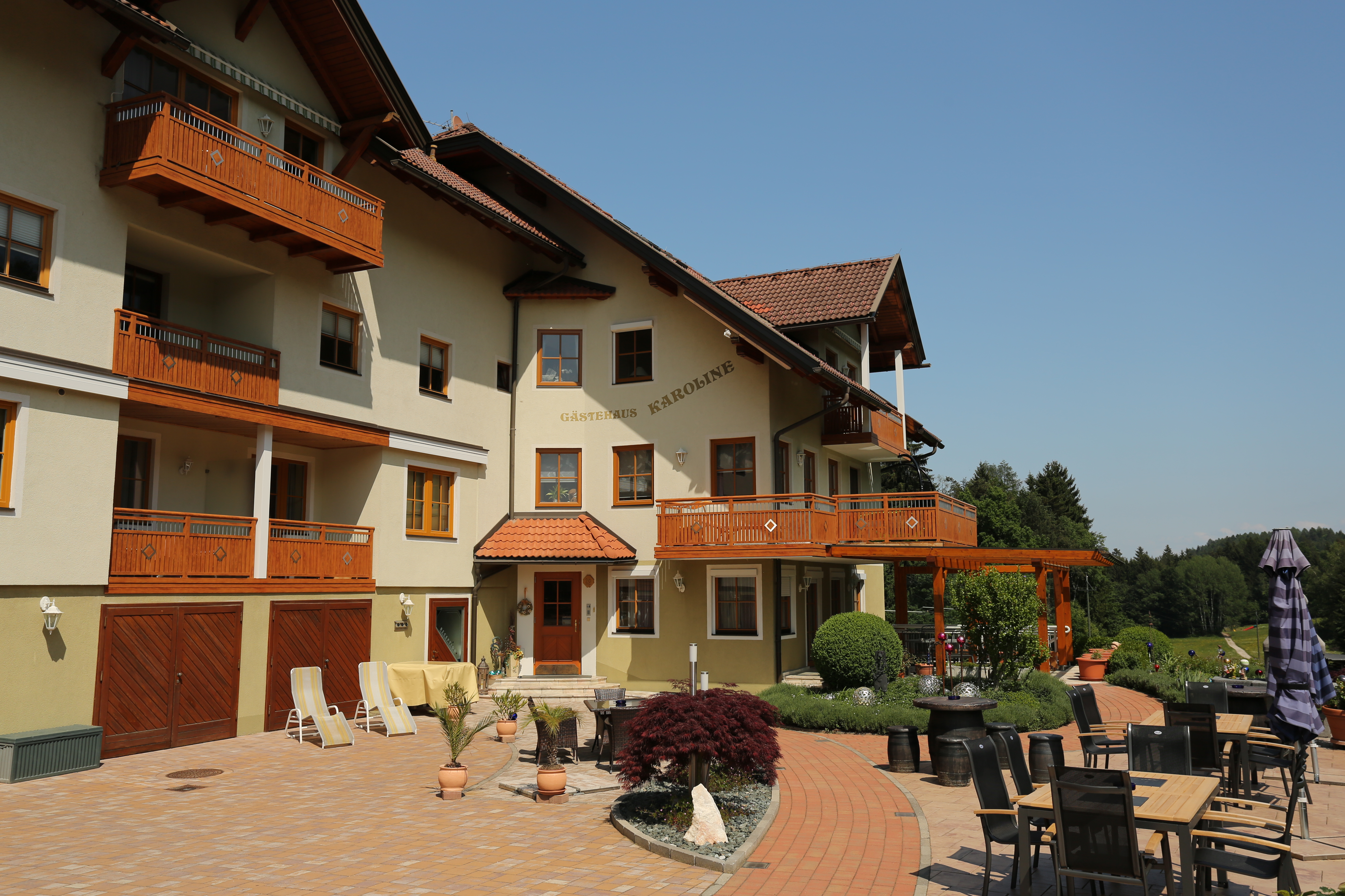 Pensionen - Restaurant - Faakersee - Terrasse - Gästehaus Karoline