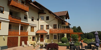 Pensionen - Parkplatz: kostenlos bei der Pension - Faakersee - Terrasse - Gästehaus Karoline