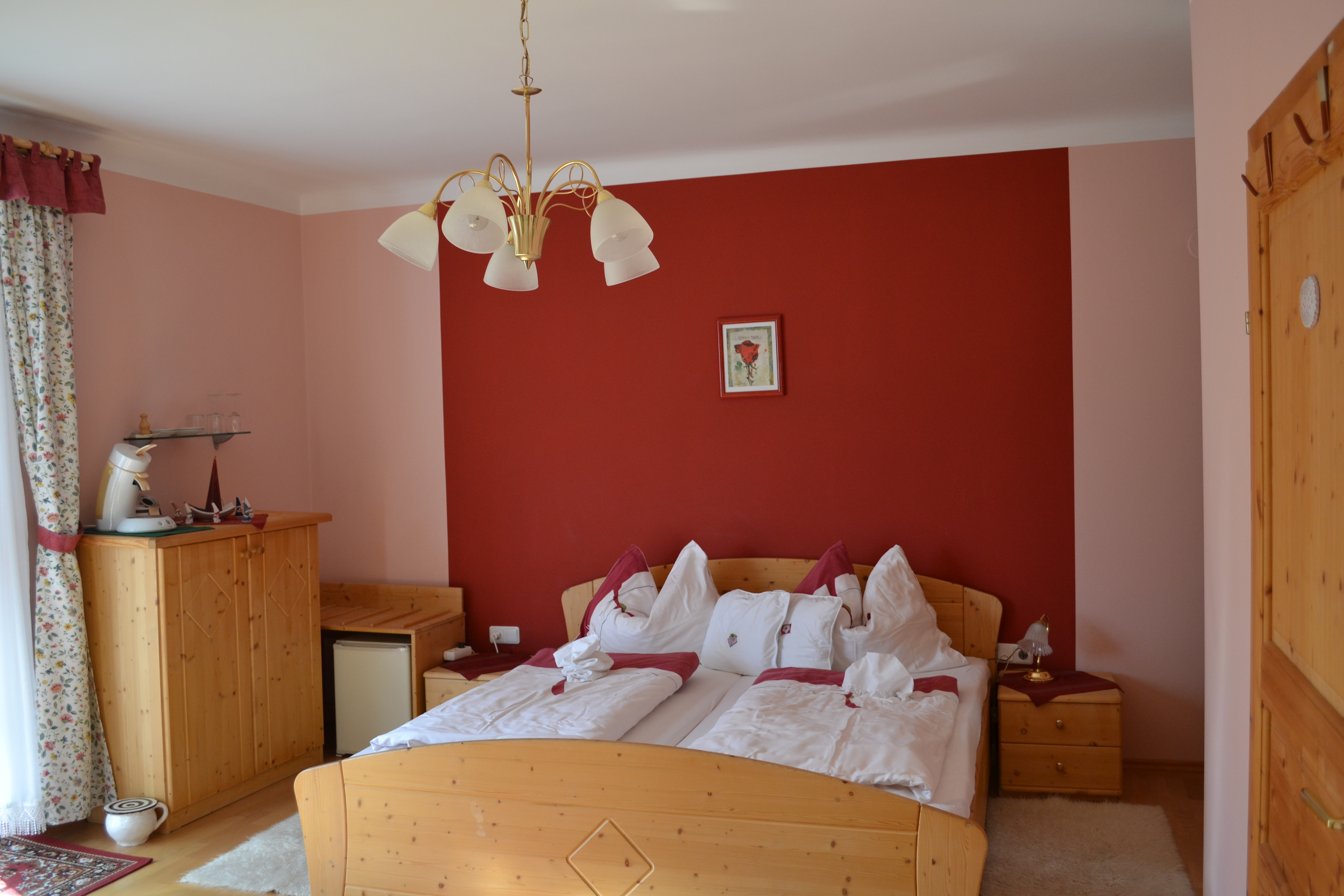 Pensionen - Balkon - Niederösterreich - das Siebenschläferzimmer mit überdachter Sonnenterrasse - Landhaus zum Siebenschläfer