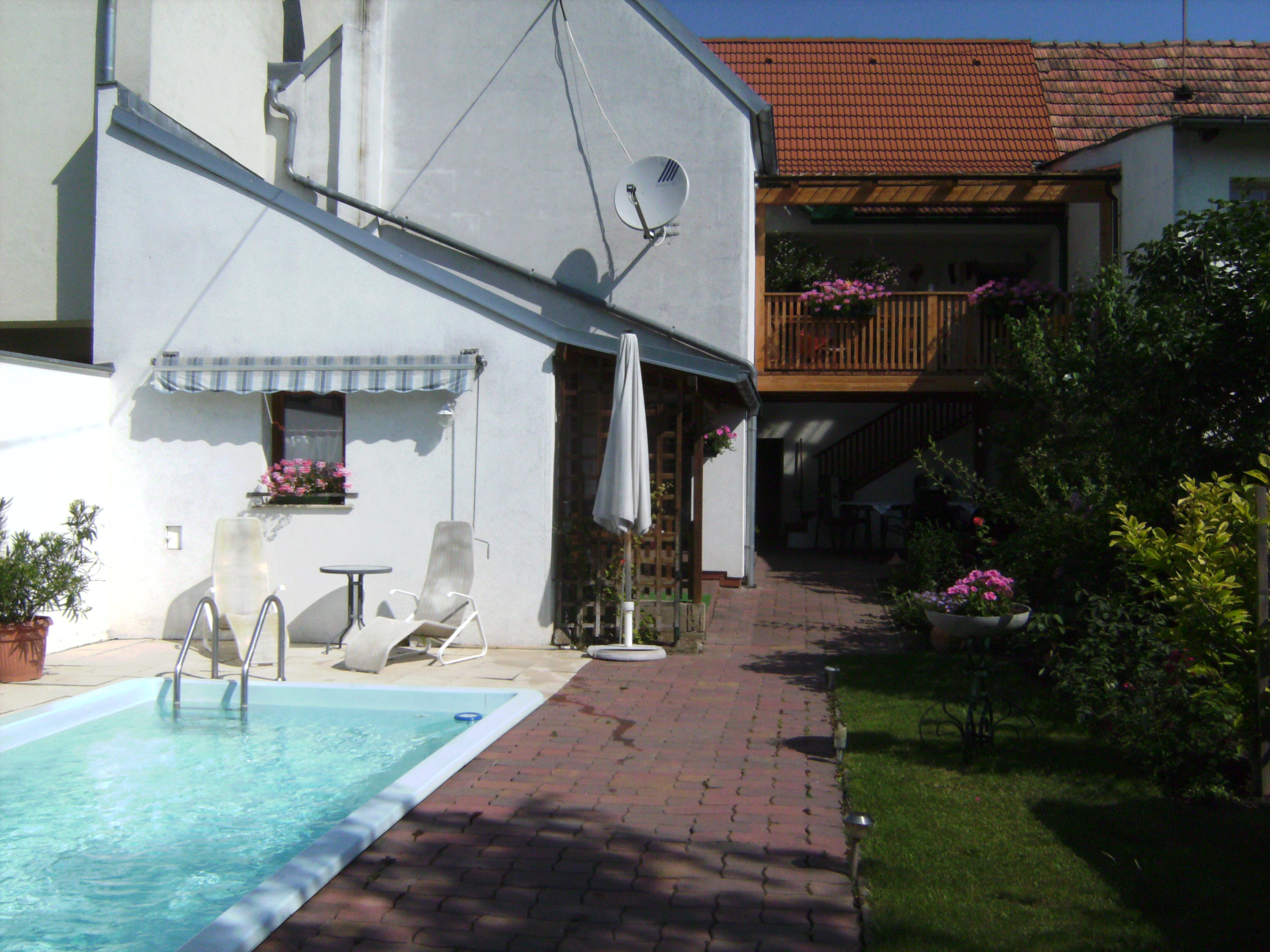 Pensionen - Balkon - Niederösterreich - Garten mit Pool - Landhaus zum Siebenschläfer