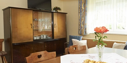 Pensionen - Garten - Hohe Tauern - Wohnzimmer, mit Schlafsofa (Zusatzbett) - Ferienhaus Jantscher