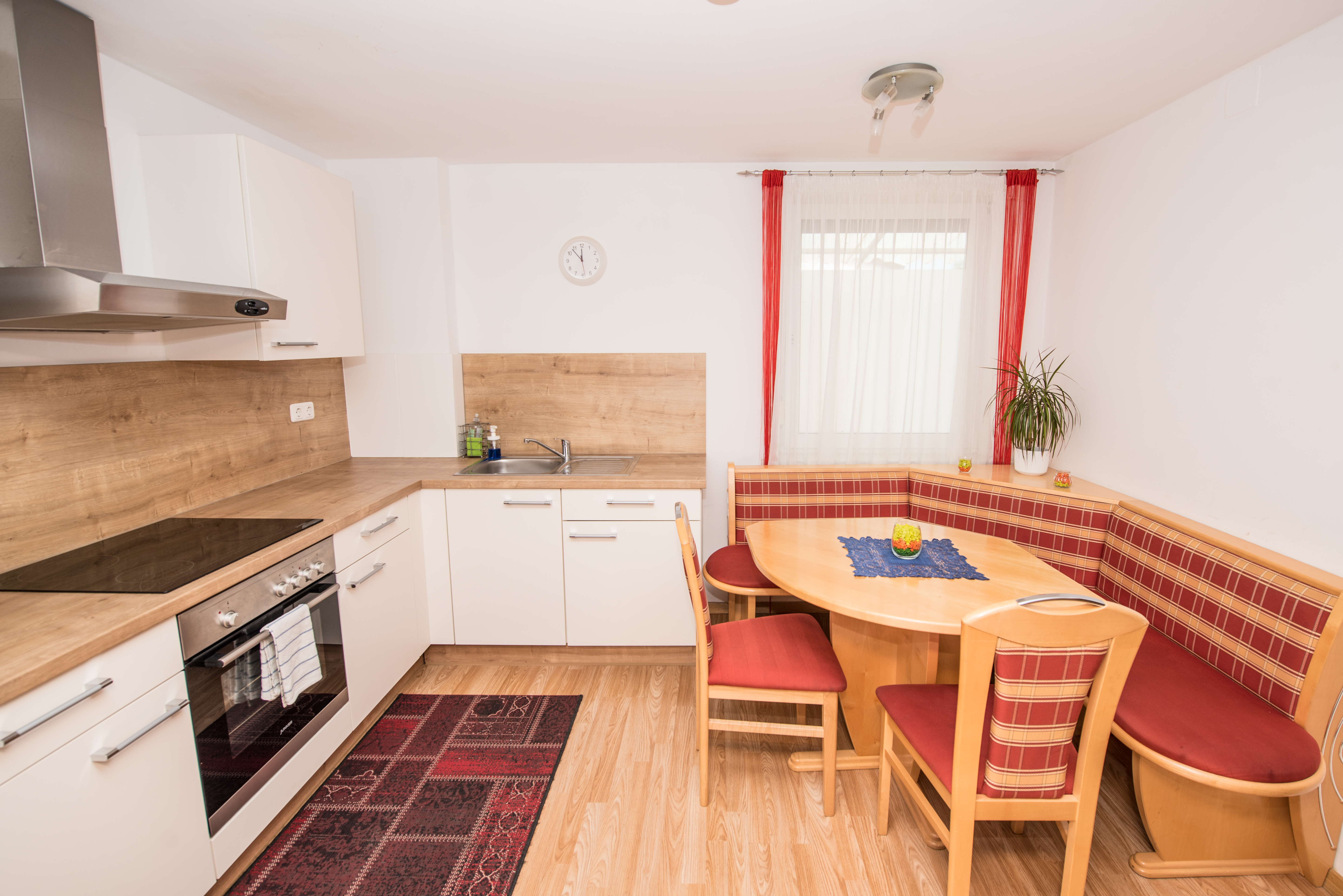 Frühstückspension: Apartment 5 mit 2 Schlafzimmer, Küche, Wohnzimmer,  Bad / Wc, Balkon - Ferienwohnung-Zimmer Yassi 