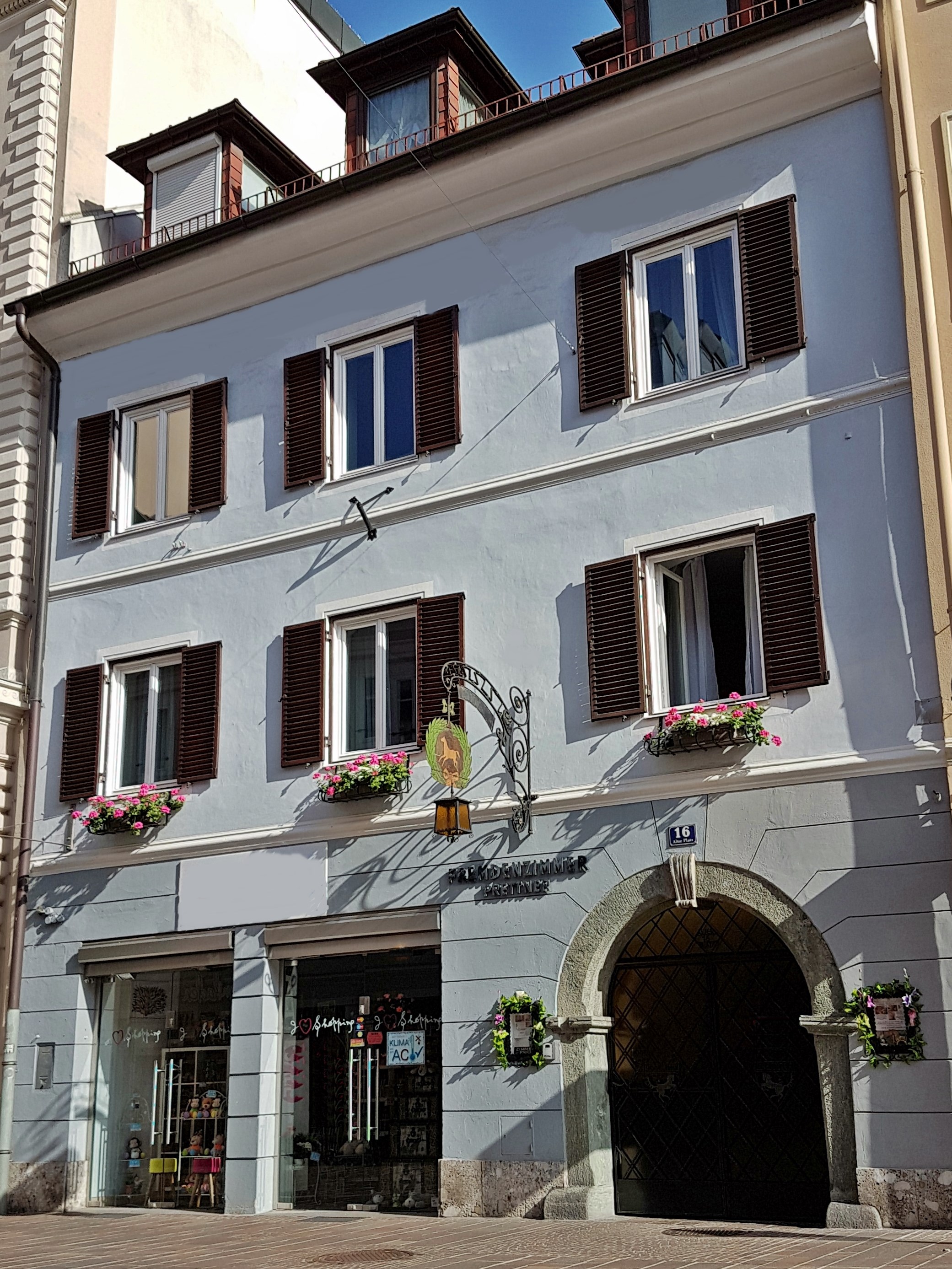 Pensionen - Klein St. Paul - Hausfront - Zum Goldenen Rössl